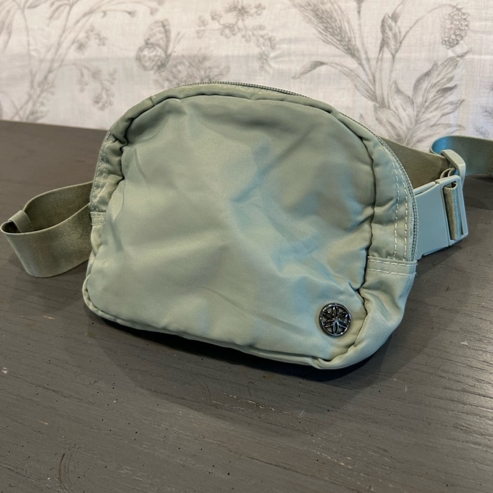 GAIAM Yoga Green Fanny Pack Belt Bag - Picture 3 of 11